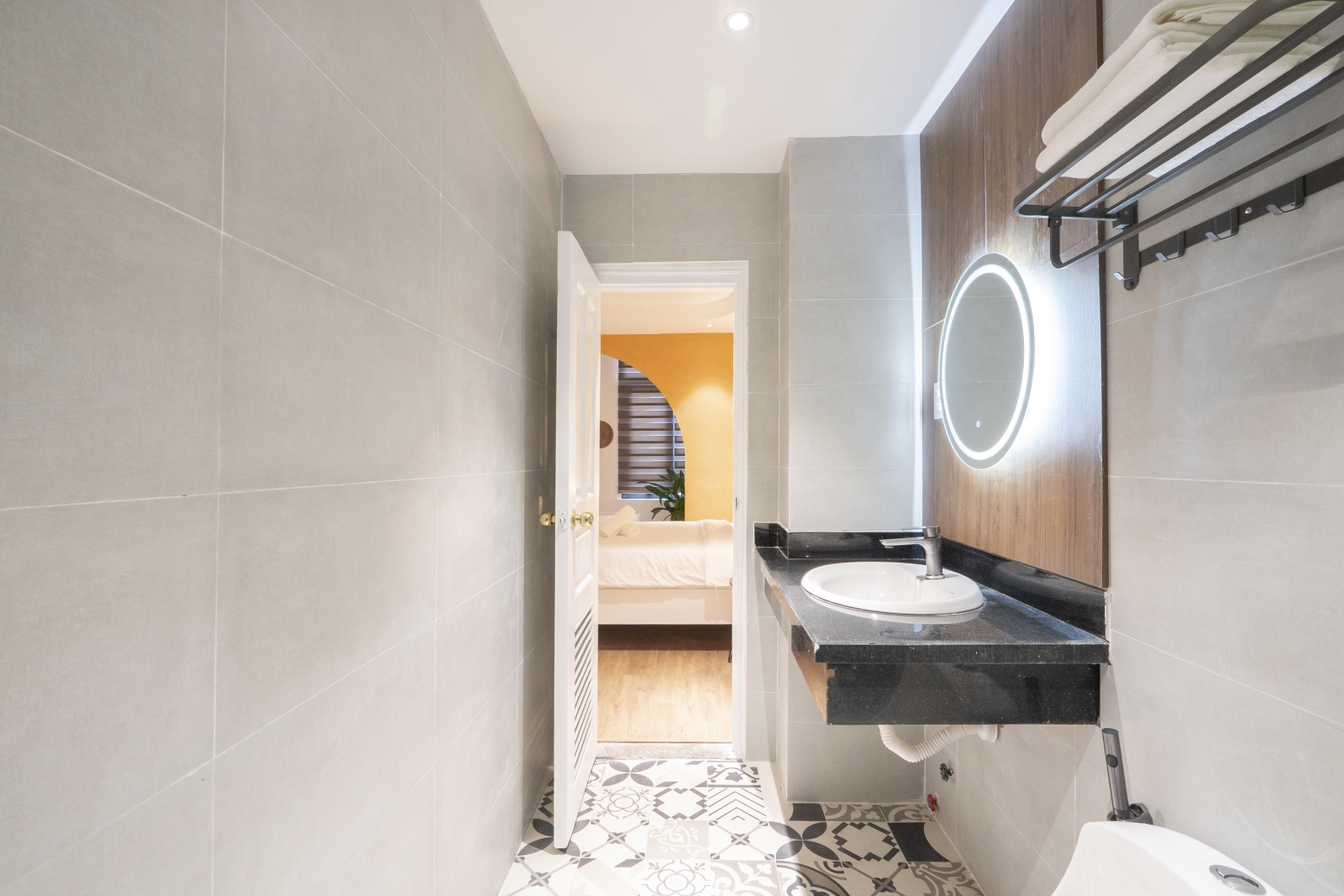 Lá Hotel – Nguyễn Văn Dung
